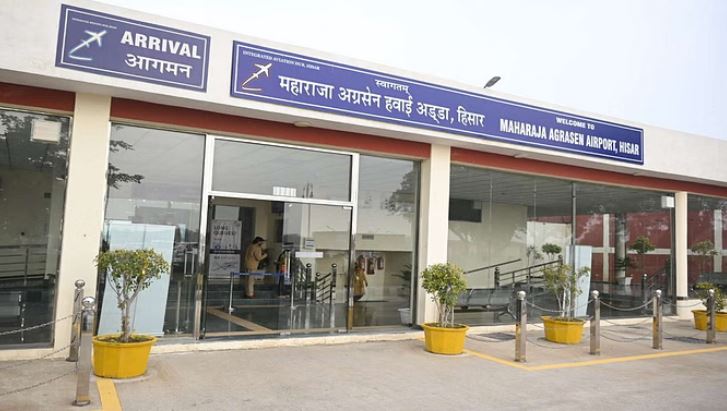 Photo of हिसार एयरपोर्ट पर एएआई का स्टाफ पहुंचा: तकनीकी कारणों से नहीं पहुंची एलायंस एयर की टीम