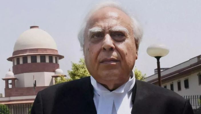 Photo of वक्फ काननू के खिलाफ सुप्रीम कोर्ट पहुंचे कपिल सिब्बल