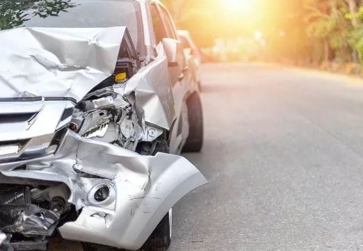 Photo of कर्नाटक में बड़ा हादसा, खड़े ट्रक से भिड़ी कार