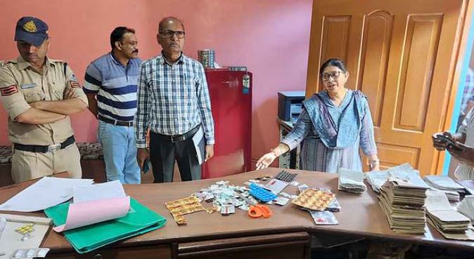 Photo of फर्जी और झोलाछाप डॉक्टरों के खिलाफ कलेक्टर ने चलाया अभियान, 15 पर हुई कार्रवाई