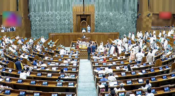 Photo of वक्फ संशोधन बिल लोकसभा में आज होगा पेश, विरोध की तैयारी में विपक्ष