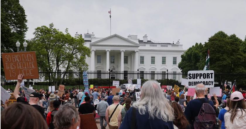 Photo of 15 दिन में दूसरी बार ट्रंप के खिलाफ पूरे अमेरिका में प्रदर्शन