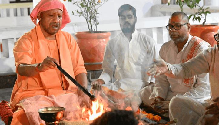 Photo of महागौरी की पूजा कर सीएम योगी ने किया हवन… की लोकमंगल की प्रार्थना, आज करेंगे कन्या पूजन
