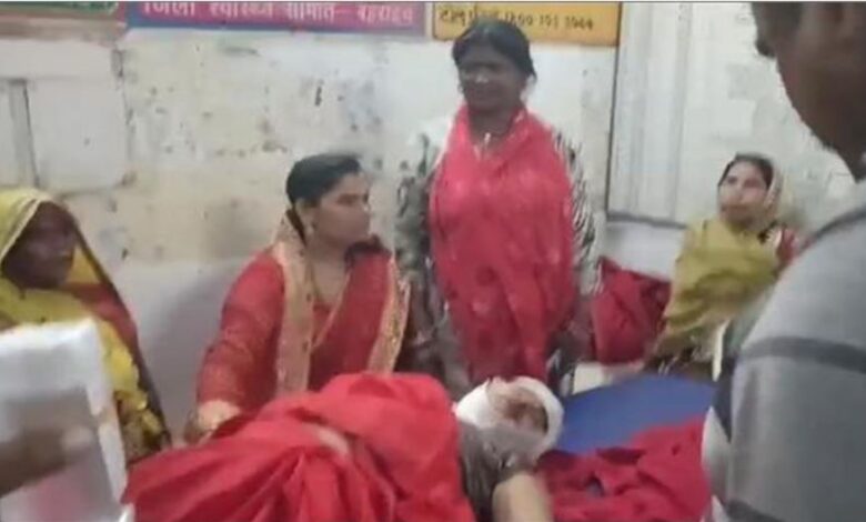 Photo of बहराइच में ट्रैक्टर-ट्रॉली और कार में भीषण टक्कर, ट्राली पलटी: कार सवार 5 लोग घायल…