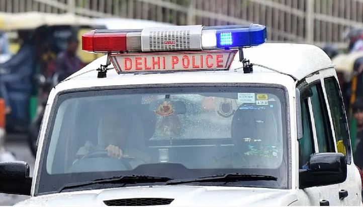 Photo of घर बनाने के नाम पर रिश्वत: दिल्ली पुलिस का ASI गिरफ्तार, थाना SHO देता स्पेशल डिस्काउंट