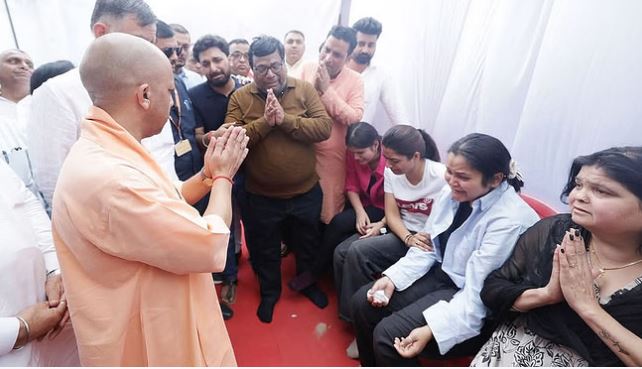 Photo of सीएम से मिलकर फूट-फूटकर रोई ऐशान्या; मुख्यमंत्री से की ये मांग