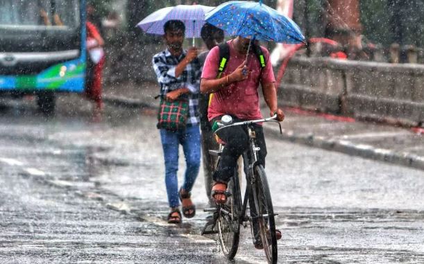 Photo of यूपी-बिहार में बरस रहे बादल, दिल्ली में आज बारिश का अलर्ट