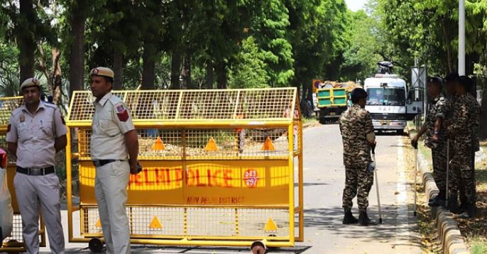 Photo of आतंकी हमले के बाद दिल्ली में बढ़ाई गई सुरक्षा और चेकिंग, चप्पे-चप्पे पर पुलिस की नजर