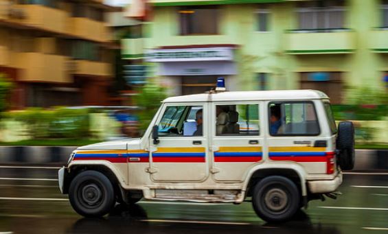 Photo of प्रॉपर्टी डीलर के कार्यालय पर हमला, डंडे से पिटाई के बाद उसके दोस्त को चाकू से गोदा