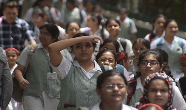 Photo of भीषण गर्मी का यलो अलर्ट… 43 डिग्री पहुंच सकता पारा, मौसम विमाग ने दी लू की चेतावनी