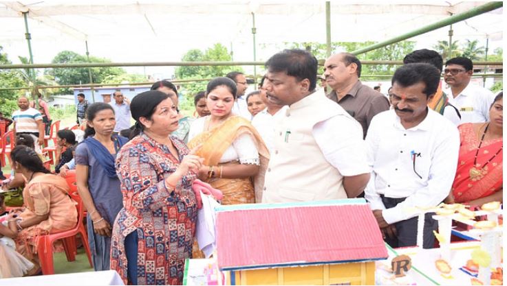 Photo of मंत्री केदार कश्यप ने बीजापुर में आयोजित समाधान शिविर का किया औचक निरीक्षण