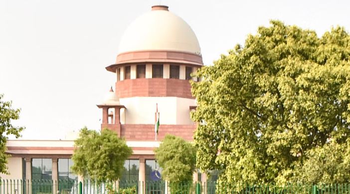 Photo of सुप्रीम कोर्ट ने यूट्यूबर अजय शुक्ला पर की अवमानना की कार्रवाई