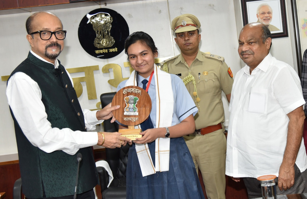 Photo of राज्यपाल श्री डेका ने मेधावी विद्यार्थियों का किया सम्मान