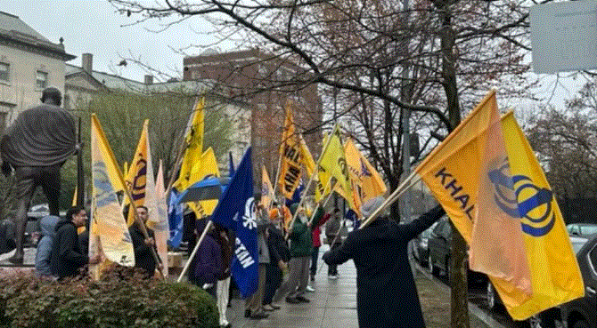 Photo of टोरंटो में निकाली गई एंटी-हिंदू परेड, 8 लाख लोगों को भारत वापस भेजने की मांग