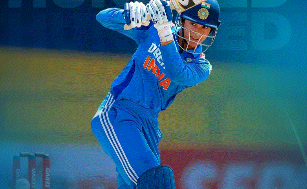 Photo of फाइनल में Smriti Mandhana की धुंआधार पारी, ठोकी वनडे करियर की 11वीं सेंचुरी