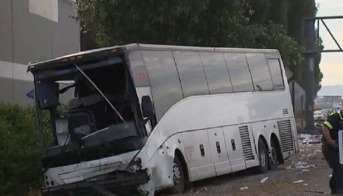 Photo of अमेरिका के लॉस एंजेलिस में बड़ा हादसा, SUV ने बस को मारी टक्कर