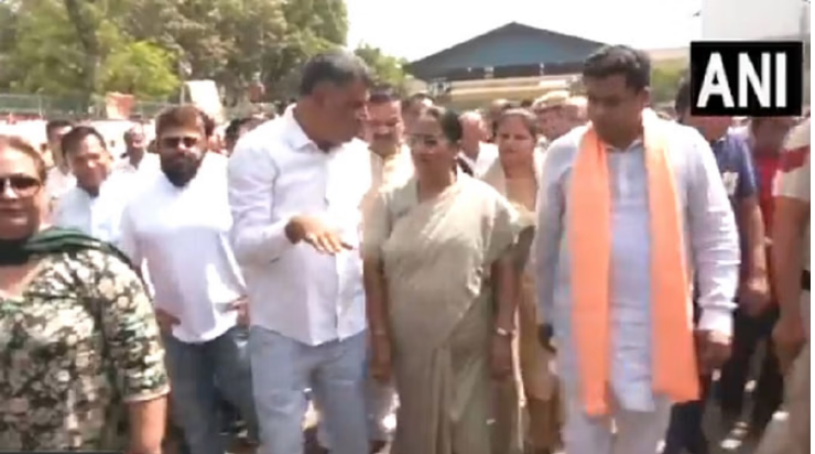 Photo of मुख्यमंत्री रेखा गुप्ता ने आजादपुर मंडी का किया निरीक्षण