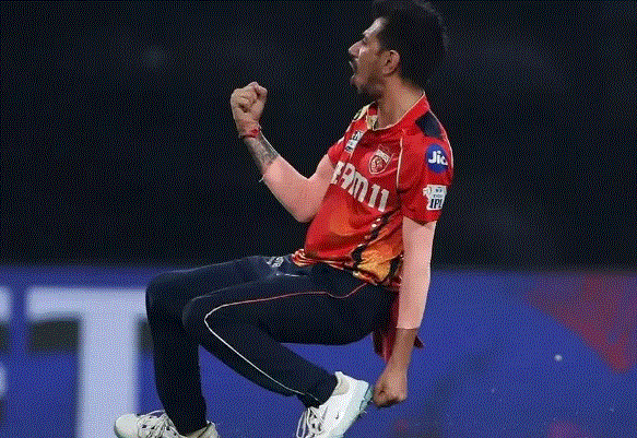 Photo of IPL 2025: पंजाब किंग्‍स को प्‍लेऑफ से पहले लगा तगड़ा झटका, Yuzvendra Chahal हुए चोटिल