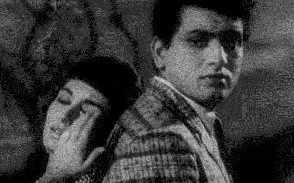 Photo of  लग जा गले गाना रिजेक्ट करने के बाद डायरेक्टर ने खुद को मारने के लिए उतार लिया था जूता