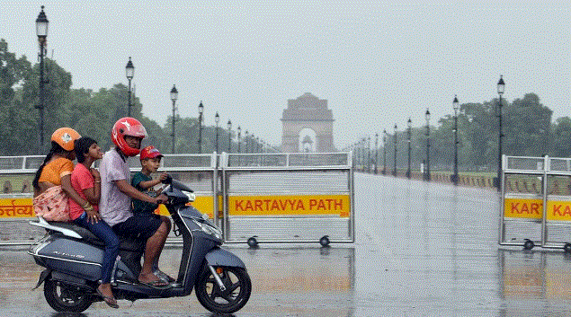 Photo of यूपी-बिहार में सता रही गर्मी, दिल्ली-राजस्थान में आंधी-बारिश की चेतावनी; मानसून को लेकर आया ताजा अपडेट