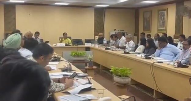 Photo of आपातकालीन तैयारियों पर दिल्ली में बैठक, सीएम रेखा ने सभी विभागों के प्रमुखों के साथ की चर्चा