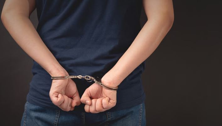 Photo of दिल्ली: उप निरीक्षक और हवलदार से दो युवकों ने की मारपीट, राजीव चौक मेट्रो स्टेशन पर किया हंगामा