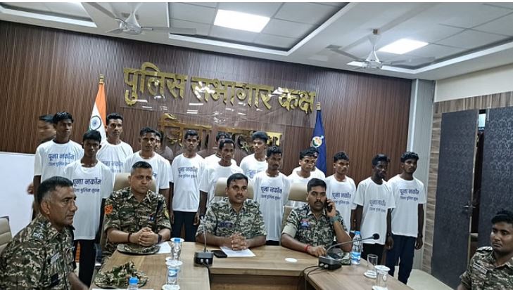 Photo of 16 नक्सलियों ने किया सरेंडर: छत्तीसगढ़ में ‘लाल आतंक’ को फिर लगा बड़ा झटका