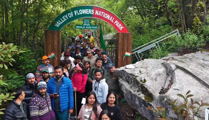 Photo of उत्तराखंड: पर्यटकों के लिए खुली विश्व धरोहर फूलों की घाटी