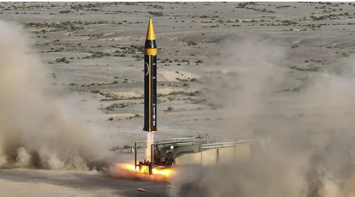 Photo of ईरान की सबसे खतरनाक मिसाइल है खुर्रमशहर-4, जिसने इस्राइल में मचाई तबाही