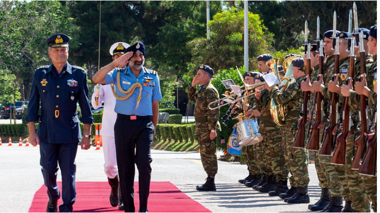 Photo of  ग्रीस दौरे पर पहुंचे भारतीय वायुसेना प्रमुख एपी सिंह, रक्षा साझेदारी को मिलेगी नई रफ्तार