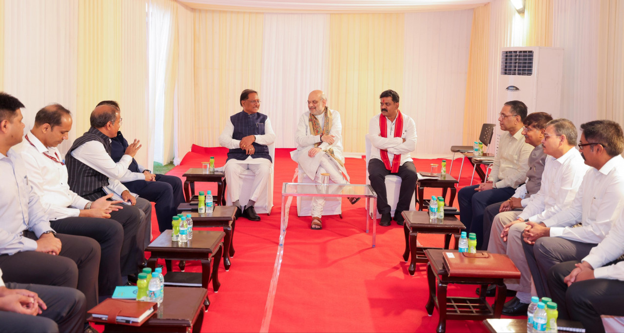 Photo of शाह ने नक्सलियों के खिलाफ अभियान में अहम भूमिका निभाने वाले अधिकारियों से की मुलाकात