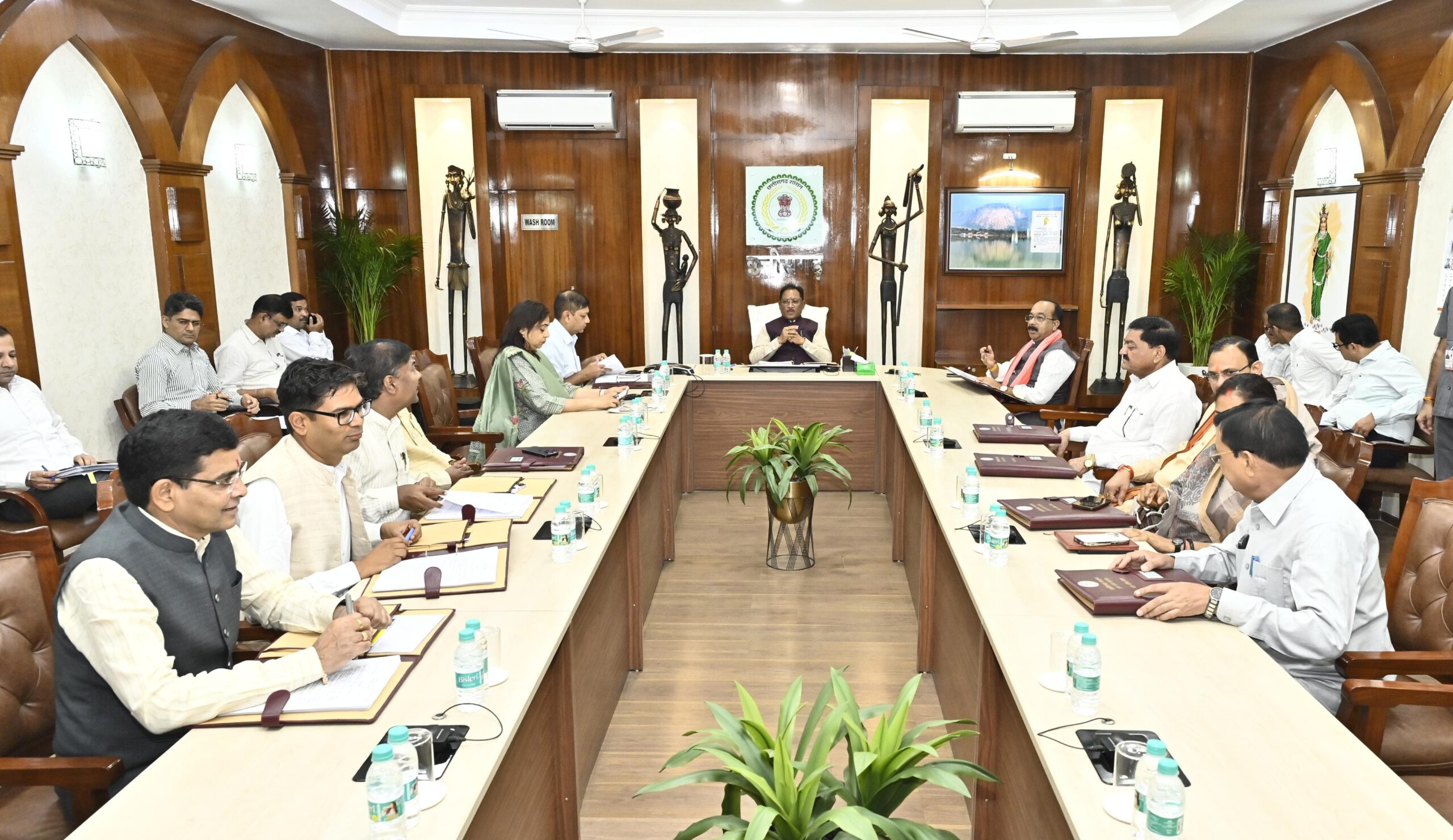 Photo of नक्सली हिंसा में शहीद पुलिस सेवकों के परिजनों को अन्य विभागों में मिलेगी अनुकंपा नियुक्ति