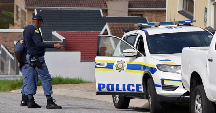 Photo of अमेरिका में होटल, रेस्तरां पर छापेमारी रोकने का आदेश, विरोध-प्रदर्शनों के आगे झुके डोनाल्ड ट्रंप