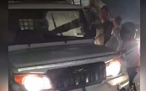 Photo of हाईवे पर पलटा सहारनपुर से कर्णप्रयाग जा रहे मजदूरों का वाहन, 11 घायल अस्पताल में भर्ती