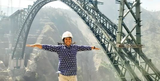 Photo of चिनाब ब्रिज बनाने में महिला प्रोफेसर ने दिए जिंदगी के 17 साल