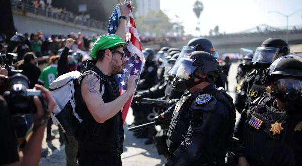 Photo of लॉस एंजिल्स में हालात खराब, प्रदर्शनकारियों से निपटने के लिए 700 मरीन सैनिक होंगे तैनात