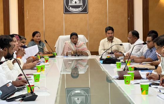 Photo of नगर निगम आगरा का फरमान: ठेल-रेहड़ी लगाने वालों को बोर्ड लगाकर अपनी पहचान बतानी होगी