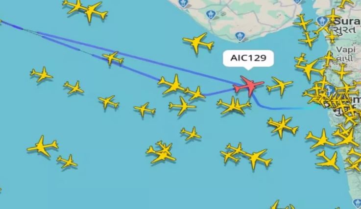 Photo of लंदन जा रहे एअर इंडिया के विमान की मुंबई में इमरजेंसी लैंडिंग, तीन घंटे तक हवा में थी फ्लाइट