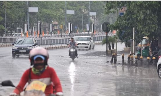Photo of मौसम की चाल अनोखी! इंदौर में चढ़ता पारा, छिपती बारिश