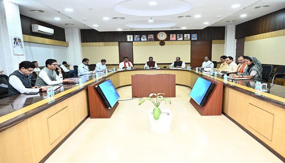 Photo of विष्णुदेव साय कैबिनेट की बैठक शुरू: मुख्य सचिव अमिताभ को दी जाएगी विदाई