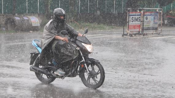 Photo of  सात जिलों में भारी बारिश का रेड अलर्ट, बदरीनाथ-यमुनोत्री हाईवे समेत कई जगह रास्ते बंद