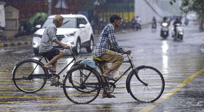 Photo of दिल्ली-NCR में आज झमाझम बरसेंगे बादल, केरल में भारी बारिश का ऑरेंज अलर्ट