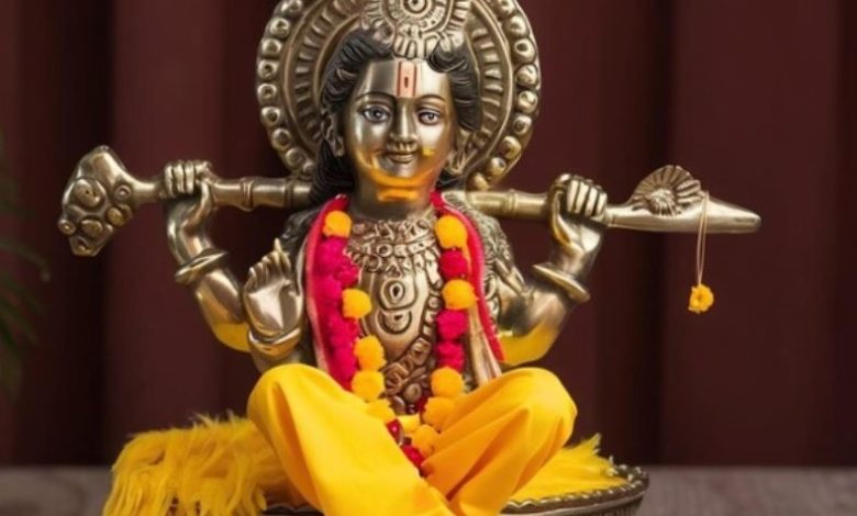 Photo of क्या लहसुन-प्याज खाने वाले लोग कर सकते हैं लड्डू गोपाल की सेवा, जरूर जानें ये बातें