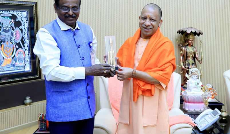 Photo of सीएम योगी से मिले इसरो अध्यक्ष, राज्य के लिए अलग उपग्रह की संभावनाओं पर चर्चा