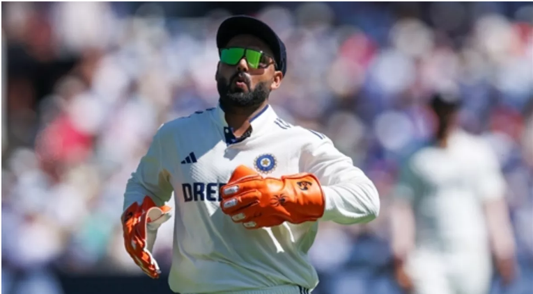 Photo of Rishabh Pant ने बढ़ाई भारतीय टीम की टेंशन, दूसरे दिन भी मैदान पर नहीं उतरे