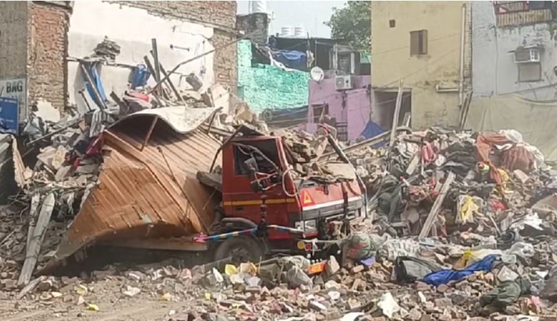 Photo of दिल्ली में बड़ा हादसा, भरभराकर गिरी इमारत