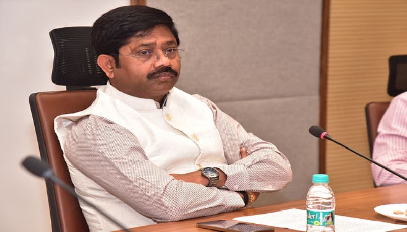 Photo of यूपी: योगी सरकार के कैबिनेट मंत्री नंदी अफसरशाही से त्रस्त, सीएम को लिखा पत्र