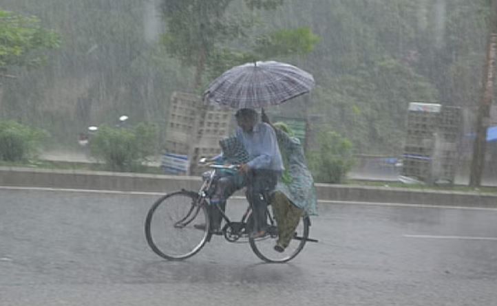 Photo of  छत्तीसगढ़ में नदी-नाले उफान पर, दुर्ग, बस्तर और बिलासपुर संभाग में भारी बारिश की चेतावनी