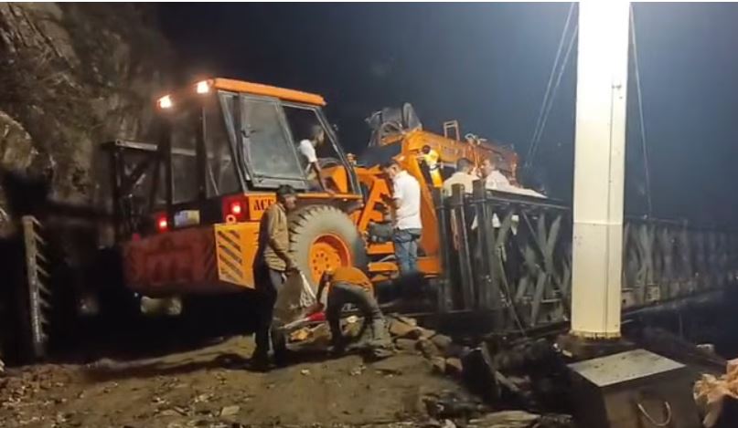 Photo of ऋषिकेश-बदरीनाथ हाईवे बाधित, केदारनाथ यात्रा कुछ समय के लिए रोकी गई