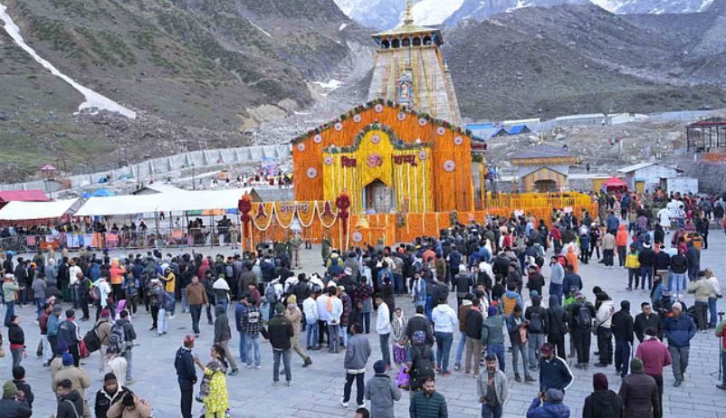Photo of चारधाम यात्रा: भारी बारिश से थम गई यात्रा की रफ्तार, दो सप्ताह में पांच गुना कम हुए श्रद्धालु